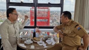 Pj walikota palembang cheka virgowansyah meninjau wisata tower jembatan ampera palembang bersama wakil menteri dalam negeri